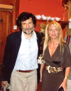 Victor Erice y Begoña Merino. Previos a la inauguración de la exposición de Enrique Gran, Visones fantásticas. Centro de Estudios Lebaniego. Gobierno de Cantabria. Potes, Cantabria, 2006