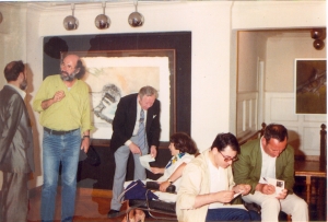 Con el galerista Manuel Arce, y los pintores Amalia Avia y Lucio Muñoz.