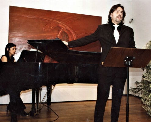 David Rubiera y Laura Garmendia. Concierto inaugural. Exposición de Enrique Gran, El hacedor de sueños. Palacio de Caja Cantabria. Santillana del Mar. Cantabria, 2005. Fot. J.M. del Campo