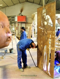 Work in the workshop of the show. Enrique Gran Monument. Madrid, 2009.