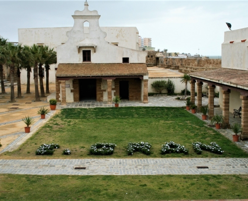 Universo Gran. Magna Muestra dentro de la programación de El Año Gran, patrocinada por el Ayuntamiento de Cádiz y la Fundación Enrique Gran. Exteriores Castillo de Santa Catalina. Cádiz, 2009