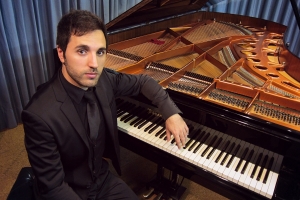 Hugo Sellés composer of the soundtrack for the documentary "En los brazos de la luz", 2012.