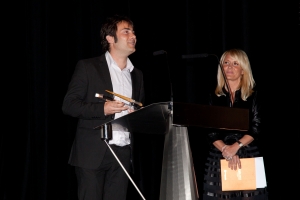 Presentation of the documentary about Enrique Gran "En los brazos de la luz" at the Palacio de Festivales de Santander. Presentation of "El pincel de Gran" to Marcos Fdez Aldaco. 2013.