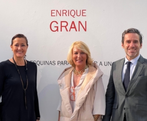 Lola Navarro Concejala Presidenta Distrito Arganzuela, Borja Sémper Diputado en Cortes y Begoña Merino Gran Presidenta de la Fundación Enrique Gran. Inauguración oficial Enrique Gran, cuatro esquinas para conocer a un genio. Centro Cultural Casa del Reloj. Programación 25 Aniversario Enrique Gran. Matadero, Madrid, 2024.